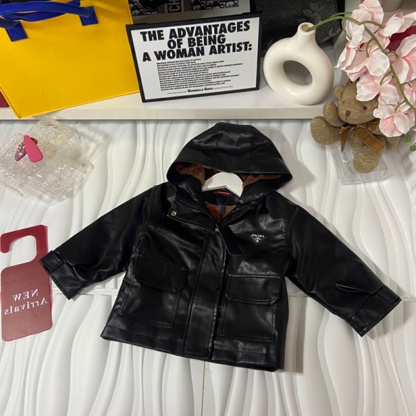 Prada プラダハイブランドキッズ 皮革コート 男の子 子供 裏起毛ジャケット 子供服 女の子 アウター 可愛い フード付き 春 秋 冬 保温 暖かい レザージャケット 90¬140cm 防寒対策 通園 通学 お出かけ カジュアル