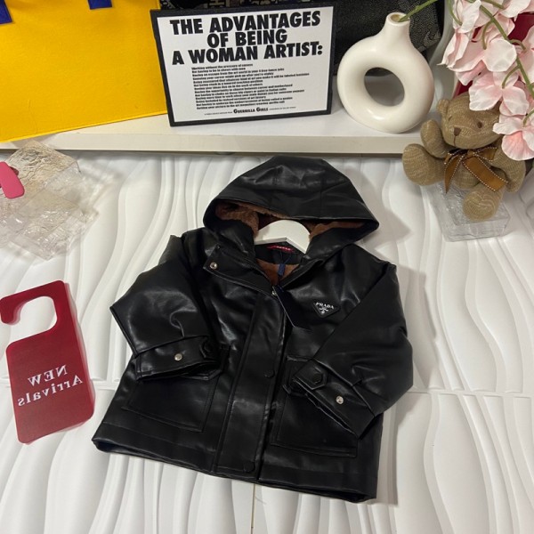 Prada プラダハイブランドキッズ 皮革コート 男の子 子供 裏起毛ジャケット 子供服 女の子 アウター 可愛い フード付き 春 秋 冬 保温 暖かい レザージャケット 90¬140cm 防寒対策 通園 通学 お出かけ カジュアル