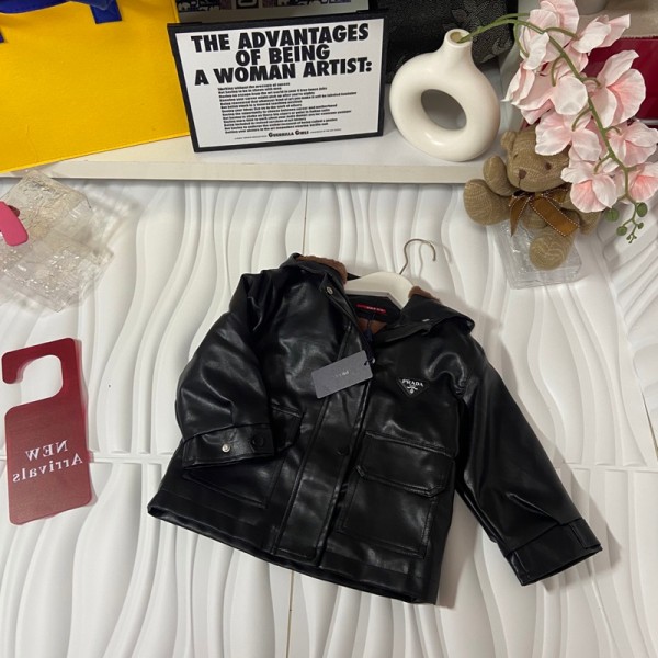 Prada プラダハイブランドキッズ 皮革コート 男の子 子供 裏起毛ジャケット 子供服 女の子 アウター 可愛い フード付き 春 秋 冬 保温 暖かい レザージャケット 90¬140cm 防寒対策 通園 通学 お出かけ カジュアル