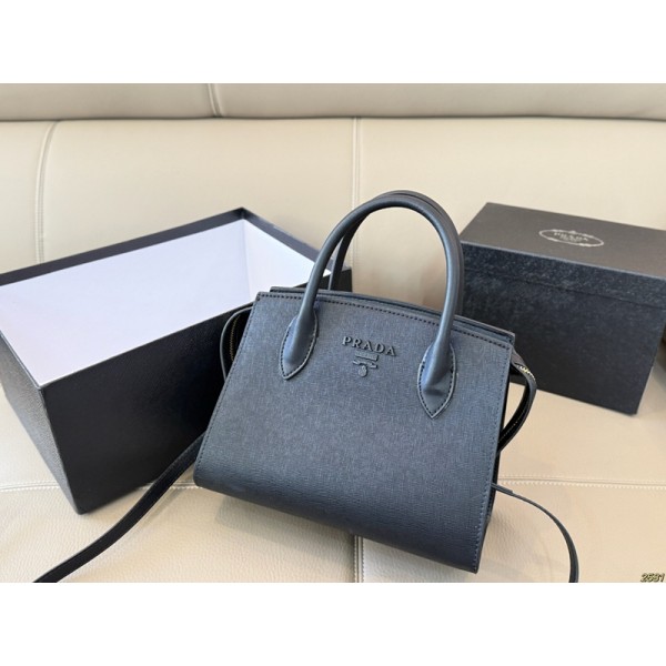 Prada プラダハイブランドショルダーバッグ 高級PU革 柔らかい レディース 2way ハンドバッグ 斜めがけ 肩がけ 手提げ 高見え 自立 底浜付き 軽量 おしゃれ 大容量 シンプル カジュアル 手持ち 人気 通勤