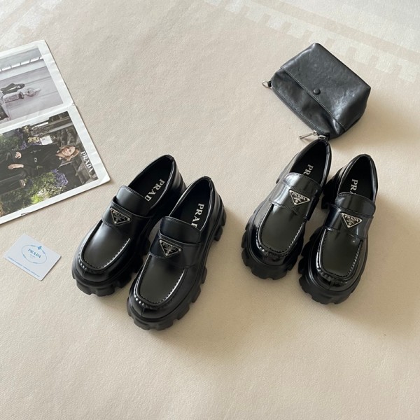 Prada プラダハイブランドローファー 厚底 レディース ビットローファー 歩きやすい ソール ヒール パンプス 通勤 通学 学生 マニッシュ かわいい カジュアル ブラック 225¬255mm