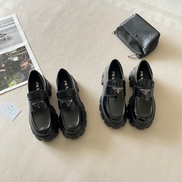 Prada プラダハイブランドローファー 厚底 レディース ビットローファー 歩きやすい ソール ヒール パンプス 通勤 通学 学生 マニッシュ かわいい カジュアル ブラック 225¬255mm