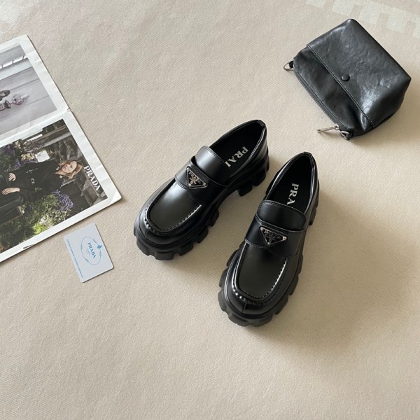 Prada プラダハイブランドローファー 厚底 レディース ビットローファー 歩きやすい ソール ヒール パンプス 通勤 通学 学生 マニッシュ かわいい カジュアル ブラック 225¬255mm