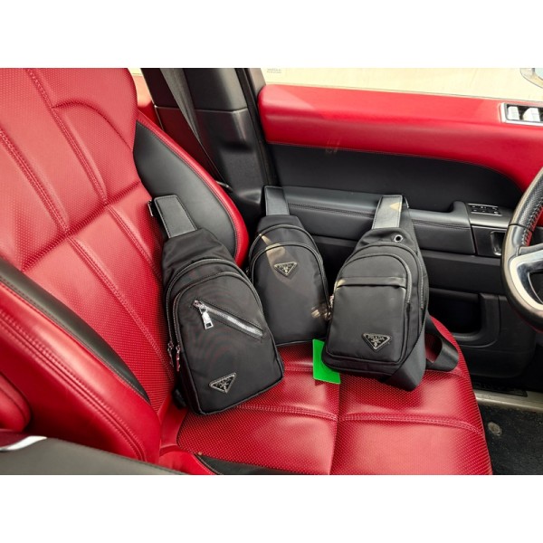 Prada プラダブランドワンショルダーメンズ ボディバッグ 斜め掛けバッグ肩掛け 胸バッグ メッセンジャーバッグ PUレザー大容量 ダブルファスナー 左右に付け替え可 軽量 男女兼用