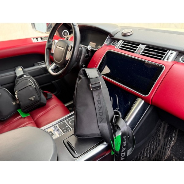 Prada プラダブランドワンショルダーメンズ ボディバッグ 斜め掛けバッグ肩掛け 胸バッグ メッセンジャーバッグ PUレザー大容量 ダブルファスナー 左右に付け替え可 軽量 男女兼用