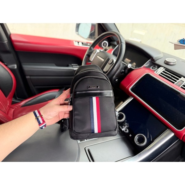Prada プラダブランドボディバック メンズ 斜めがけバック 大容量 ショルダーバック 防水 ワンショルダーバック クロスボディバック メンズバック 多機能 17*28cm