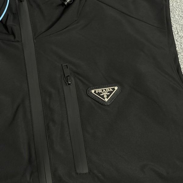 プラダprada  大人用 機能性フードベスト 防水防風 ジレ おしゃれプラダprada  メンズジレ 三角ロゴ 止水ジップ アウトドア・ゴルフにおすすめ