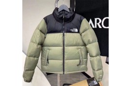 ブランドパロディザノースフェイスダウンジャケット シャネル流行りスニーカー