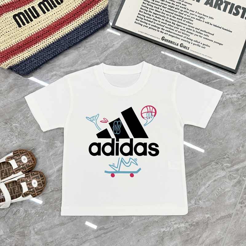 アディダス子供の半袖Tシャツ