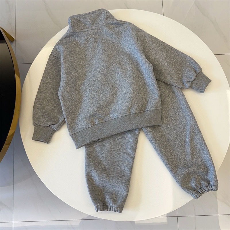 Adidasキッズジャージセットアップ