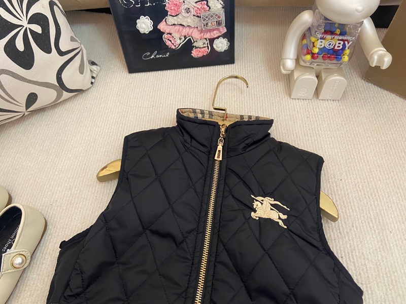 Burberryキッズ中綿ベスト