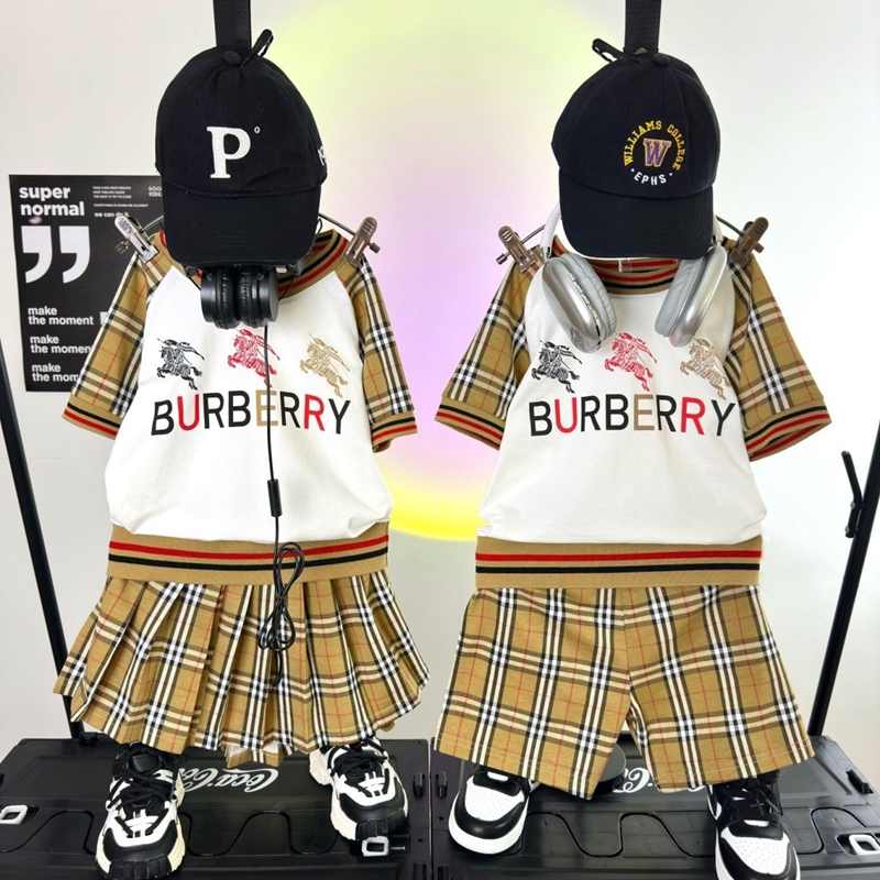 バーバリー子供セットアップ