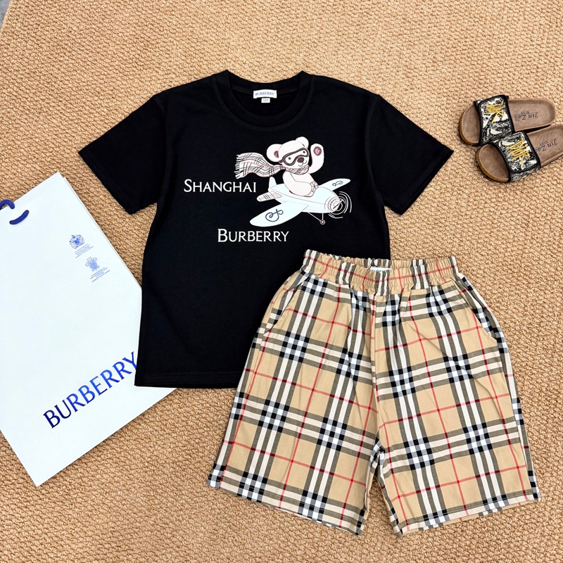 Burberry子供ハーフパンツ上下セット