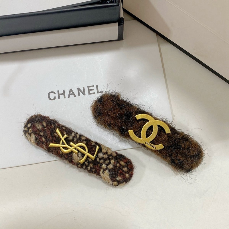 MIUMIU ハイブランドヘアアクセサリー