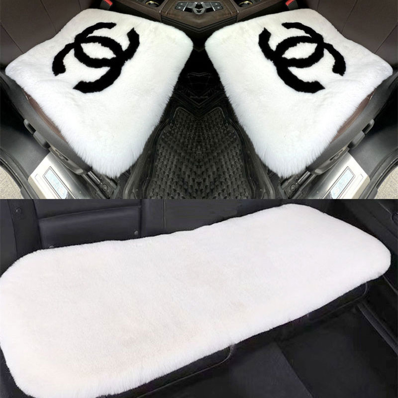 Chanelカーシートクッション