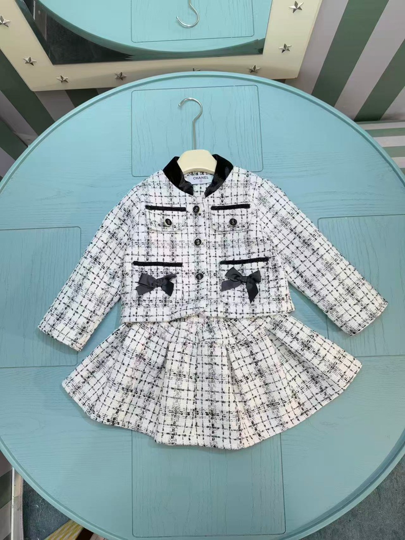 Chanelキッズ洋服セットアップ