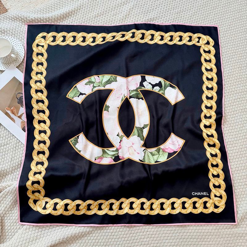 シャネルシルクスカーフ