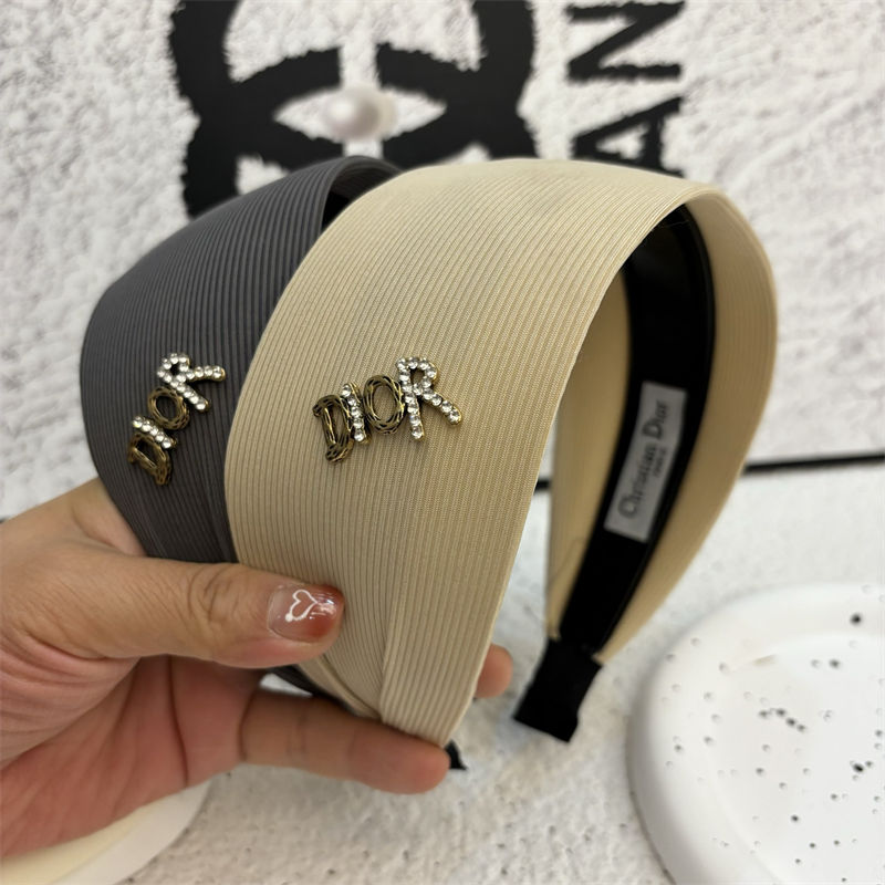 Diorかわいいヘアカチューシャ