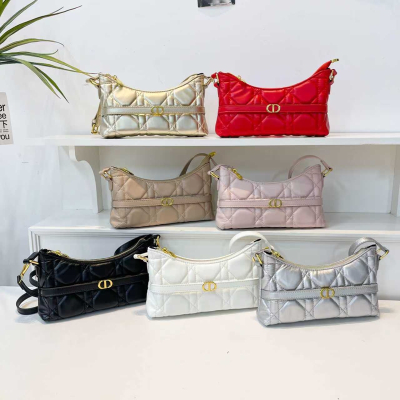 ブランドDior ミニバッグコーデ