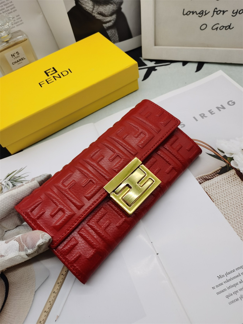  Fendi ミニバッグ 財布 素敵エンボス柄