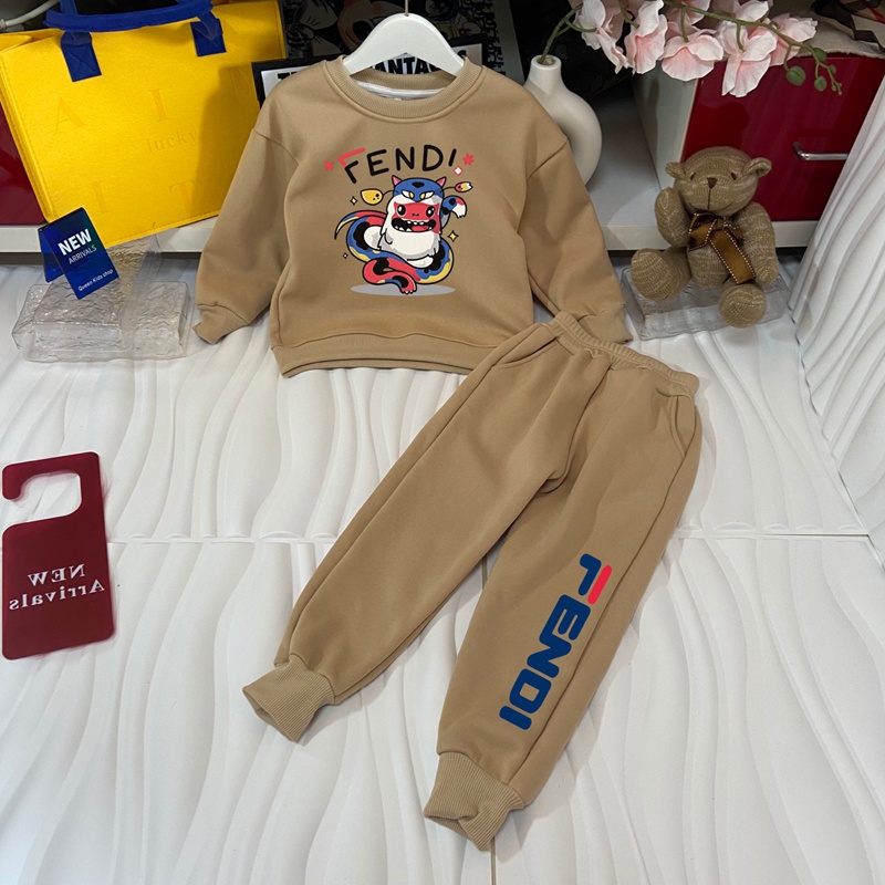 Fendi キッズスウェットセットアップ