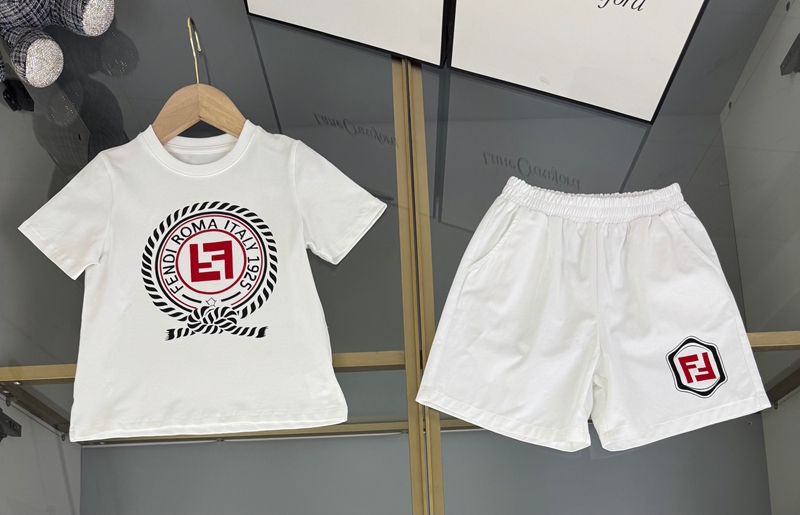 Fendi キッズ半袖 Tシャツ ハーフパンツ