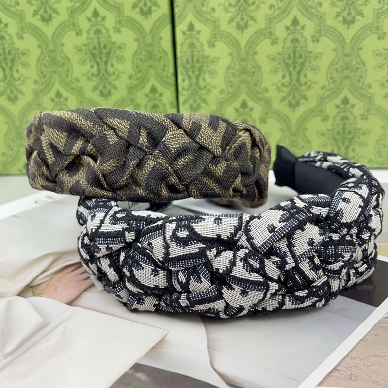 ディオールンヘアターバン女性