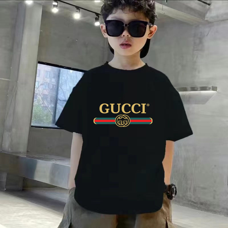 グッチキッズの外出ｔシャツ