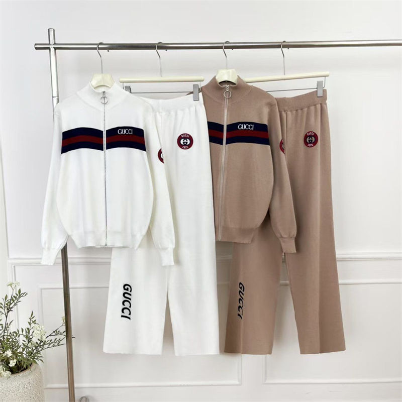 ブランドニットセーター＋ ワイドパンツ