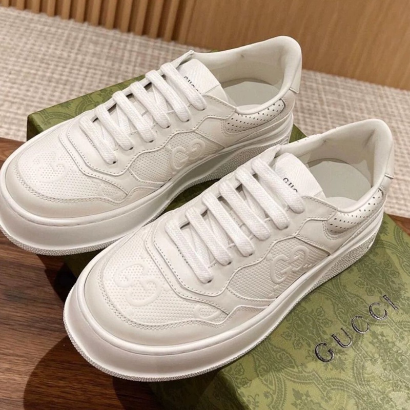 グッチランニングシューズ