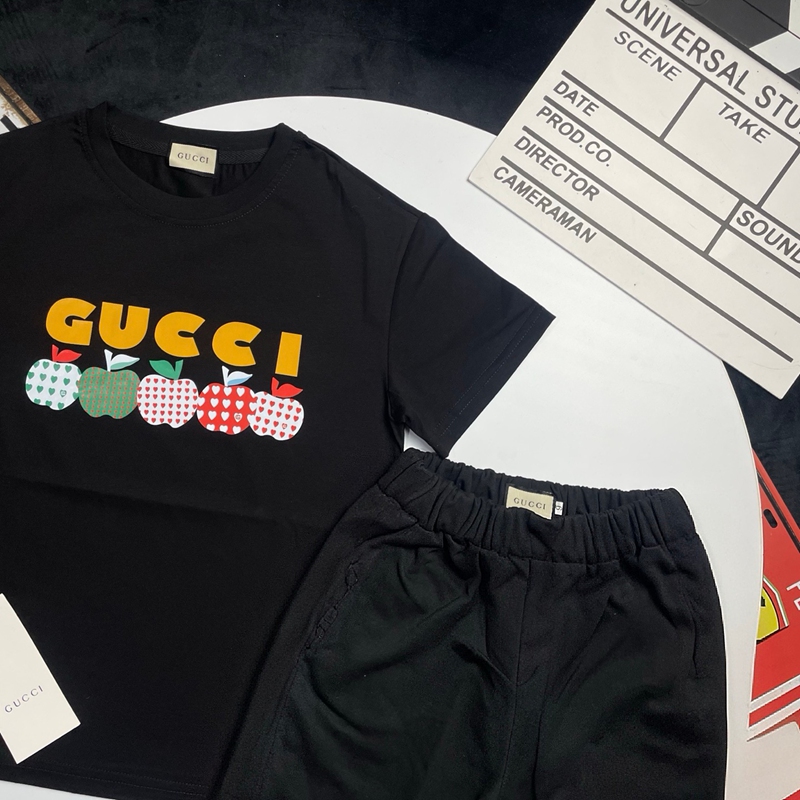 ハイブランドGucci子供服セットアップ