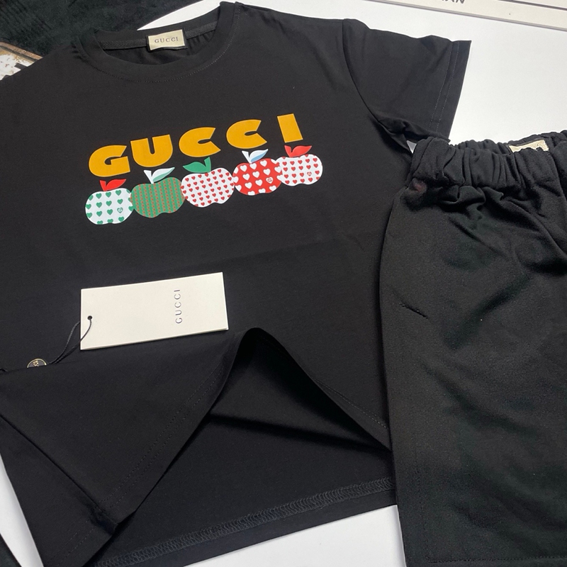 Gucciキッズ半袖tシャツのトップス