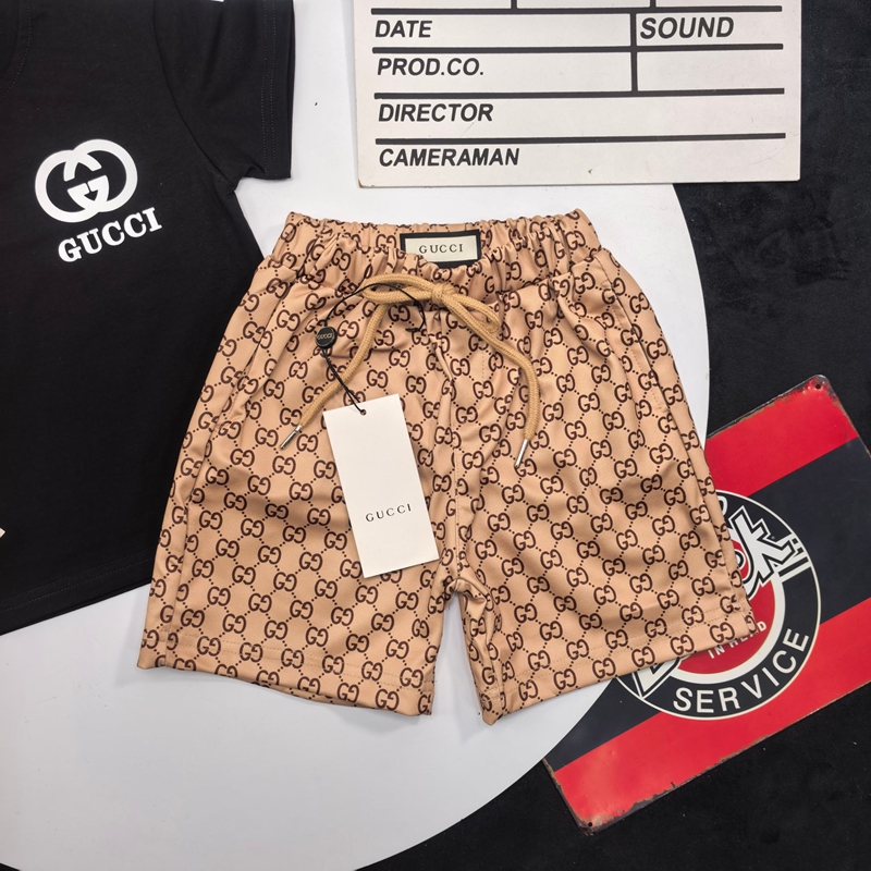 Gucci キッズセットアップ