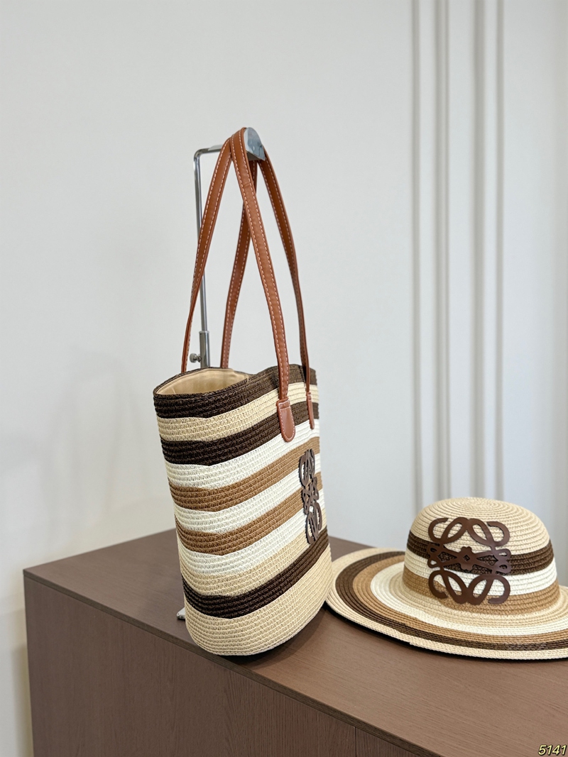 Loewe麦わら編みのバッグ