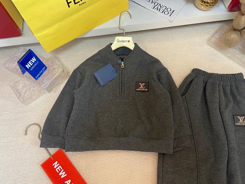 ルイヴィトン子供ジャージセットアップ