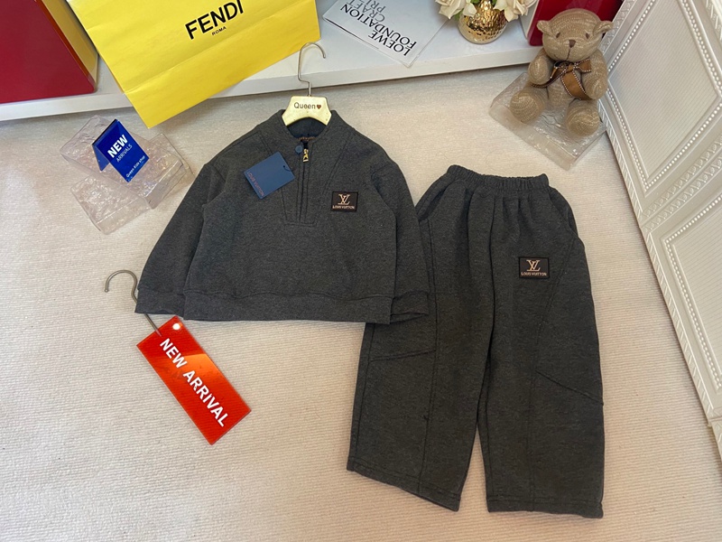 Lv 子供スウェットセットアップ