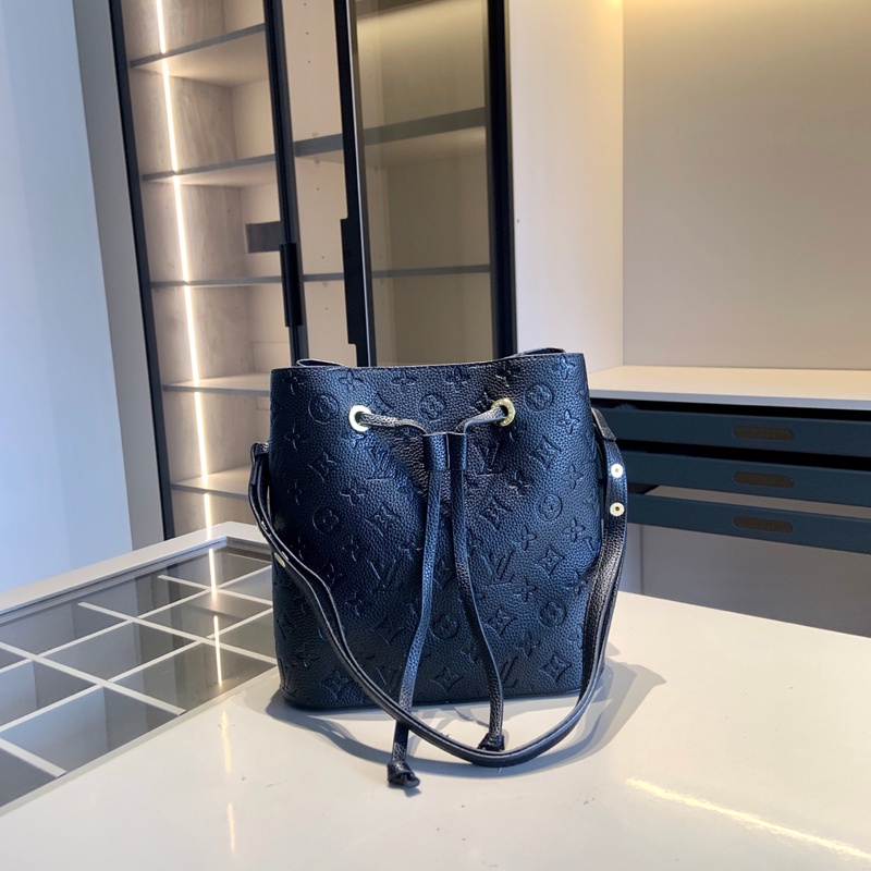 LV 斜め掛けカバンハイブランド