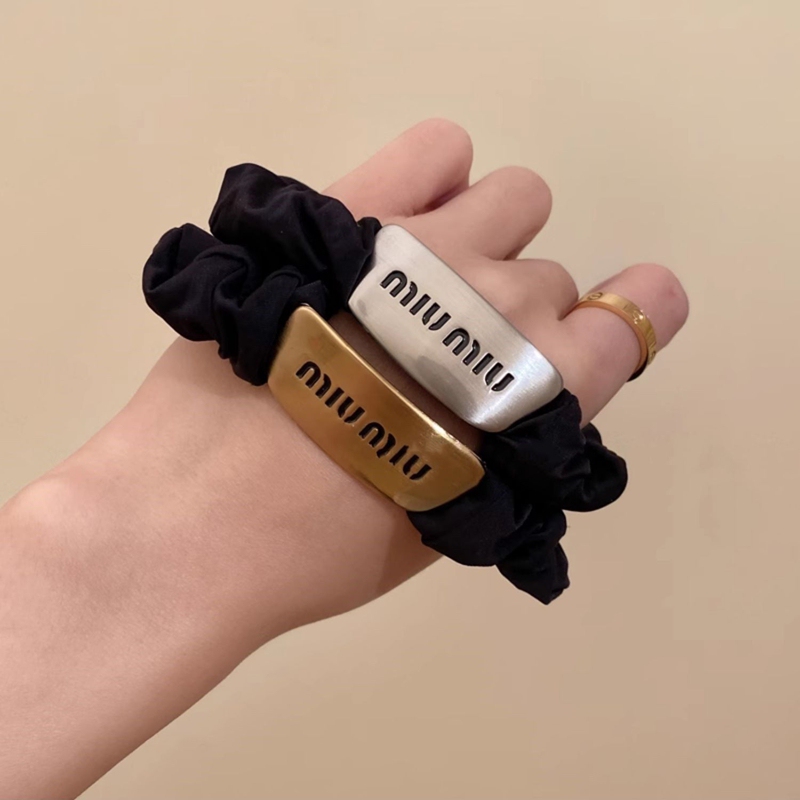 ミュウミュウ MiuMiuハイブランドヘアアクセサリー