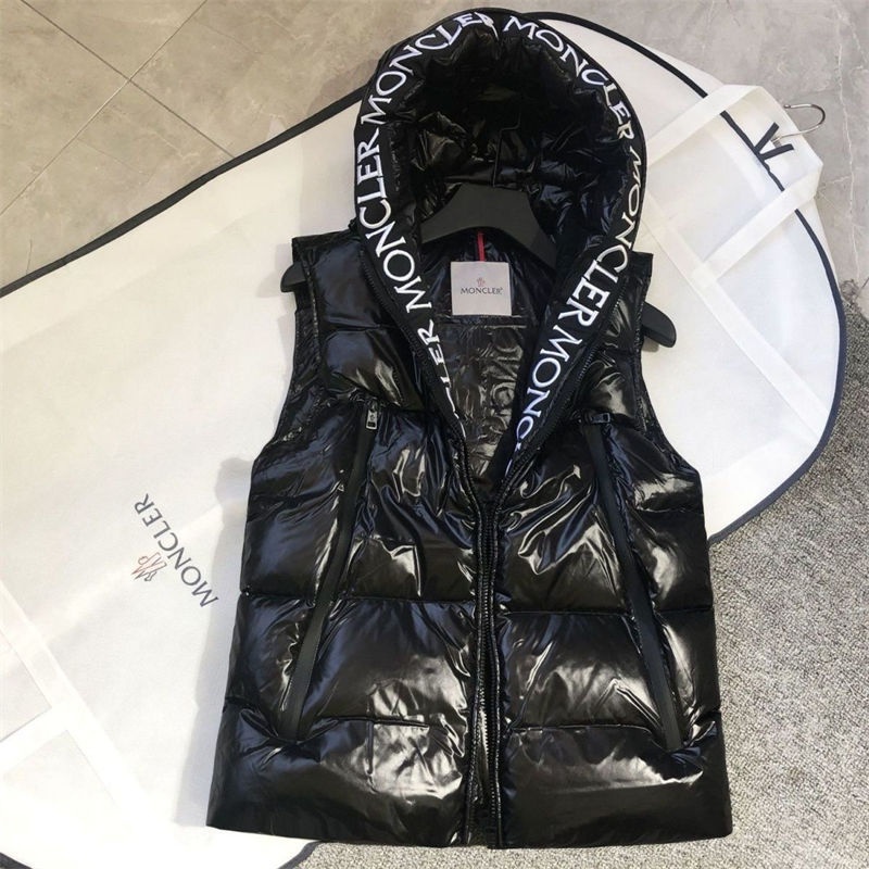 Moncler 中綿ベストのフロント