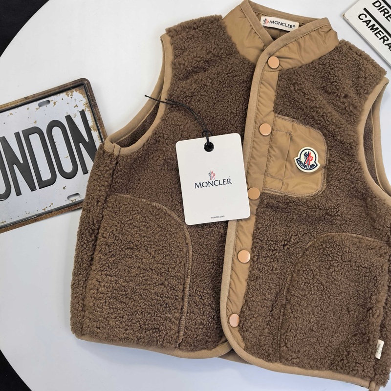 Moncler 子供ボアベスト