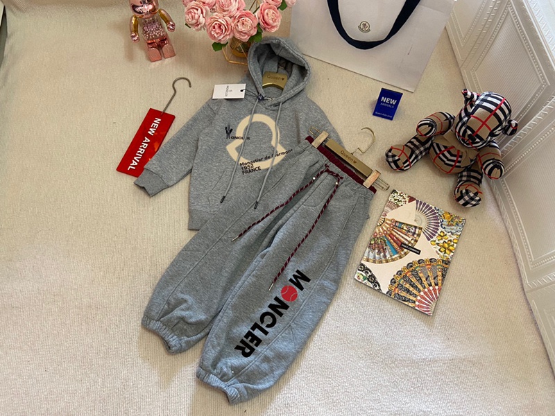 モンクレール子供パーカーブランド