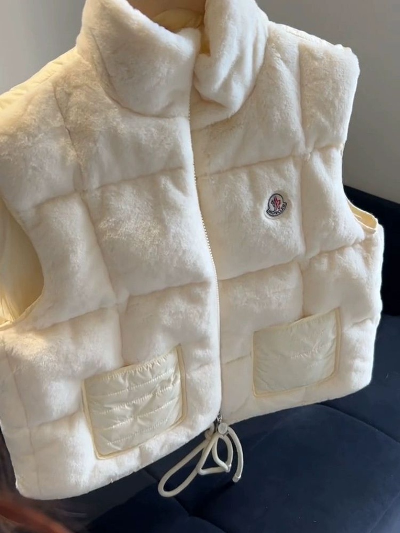 ブランド Monclerキッズ軽防寒ベスト