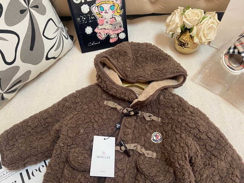 モンクレール厚手アウター