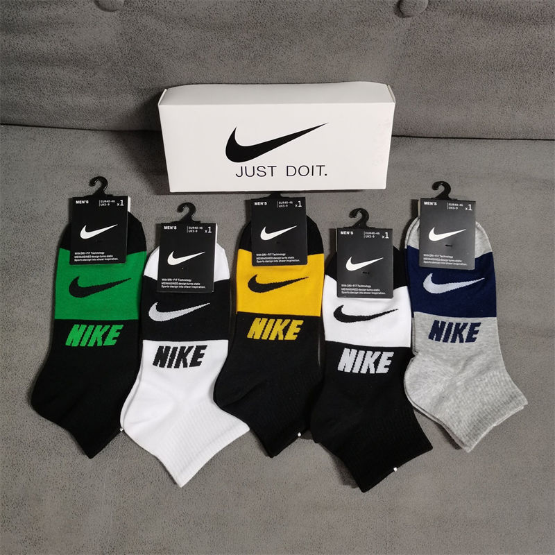 Nike レディース向け靴下 