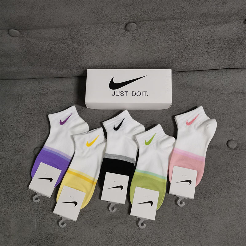 Nikeレディース向け 靴下 