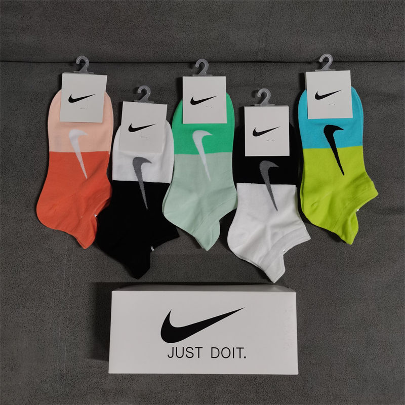Nike浅口ソックス 女の子好き