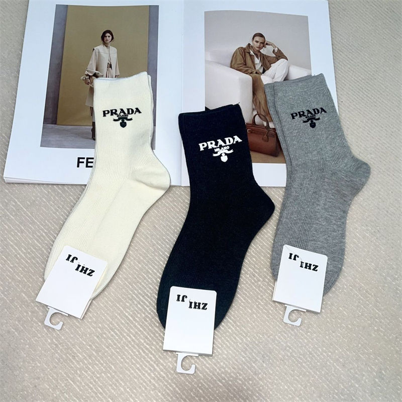 Prada コットン 靴下 メンズ 通気性