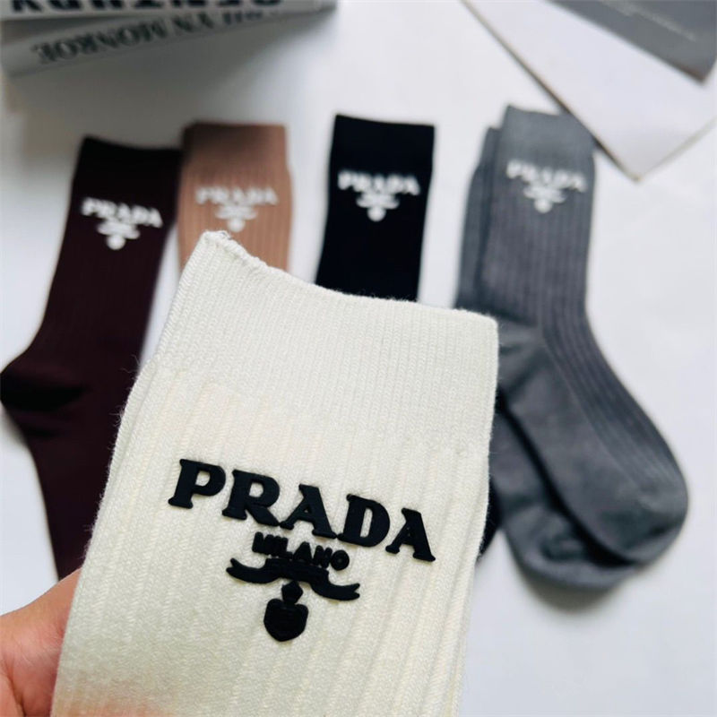 Prada 厚手ソックス 女の子好き