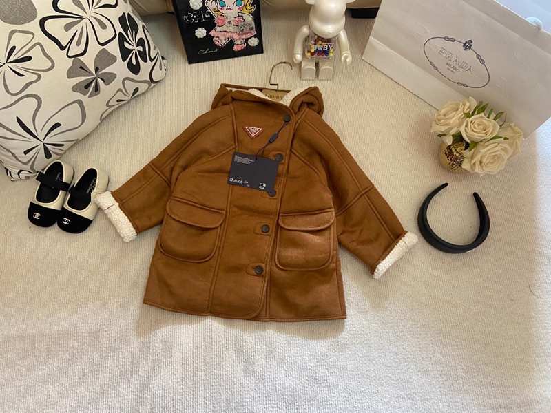 プラダボアジャケット流行り