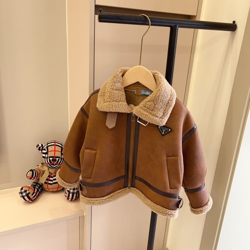 ハイブランドPradaキッズ冬ジャケット